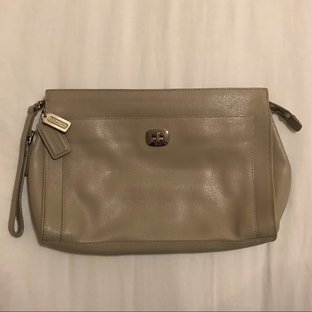 Coach wristlet clutch in grey saffiano leather